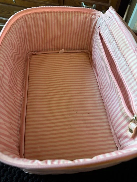 Victoria's Secret Quilted Light Pink Cosmetic Case with Top Handle - Picture 5 of 8